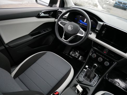Used 2025 Volkswagen Taos S image 9
