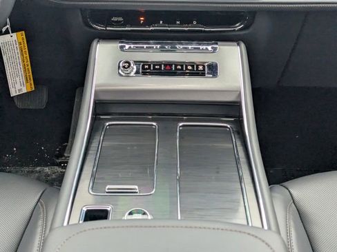 New 2026 Lincoln Aviator AWD image 18