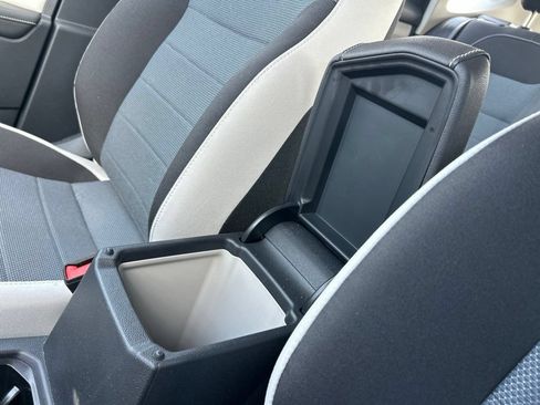 Certified 2025 Volkswagen Taos S FWD image 36