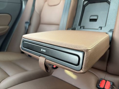 Certified 2025 Volvo XC60 T8 Plus w/ Protection Package Premier image 87