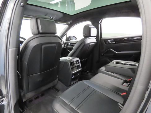 Certified 2023 Porsche Cayenne Coupe AWD/4WD image 42