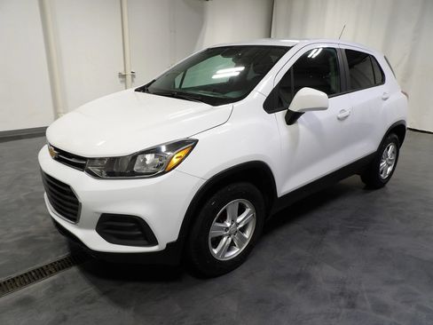 Used 2022 Chevrolet Trax LS w/ Tint and Cruise Package AWD/4WD image 3