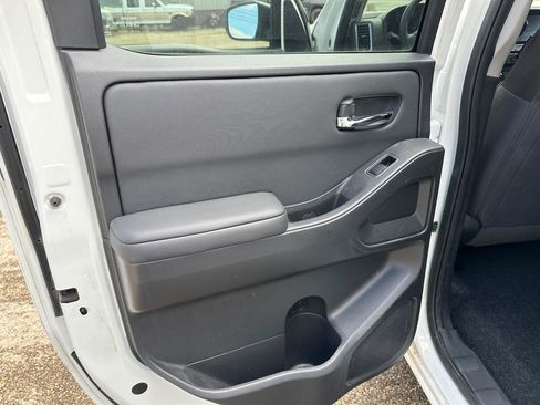 Used 2024 Nissan Frontier SV AWD/4WD image 17