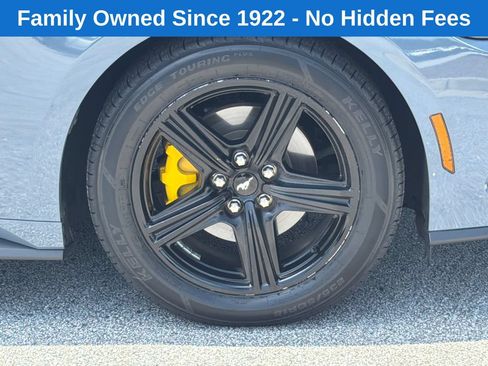 Used 2025 Ford Mustang Coupe RWD image 12
