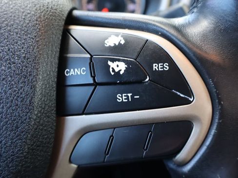 Used 2015 Jeep Cherokee Latitude w/ Comfort/Convenience Group FWD image 30