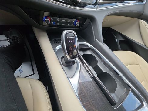 Used 2021 Buick Enclave Premium w/ Sun and Sites Package image 20