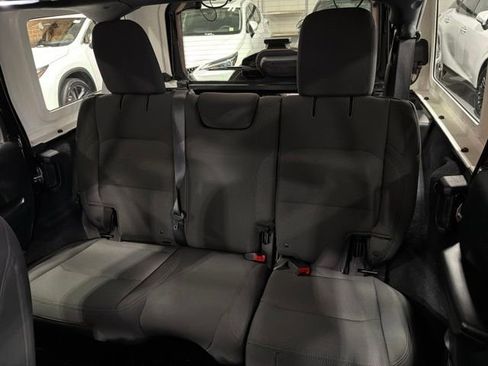 Used 2018 Jeep Wrangler Unlimited Sport S AWD/4WD image 30