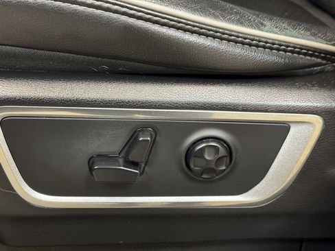 Used 2019 RAM 1500 Laramie w/ Sport Appearance Package image 12