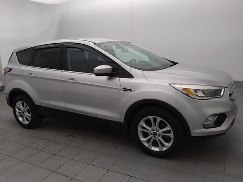 Used 2017 Ford Escape SE image 11
