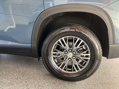 Used 2025 Chevrolet Traverse LT image 37