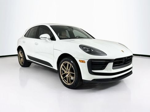 Certified 2025 Porsche Macan AWD/4WD image 7