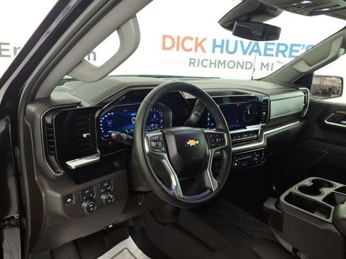 Used 2025 Chevrolet Silverado 1500 LT AWD/4WD image 12