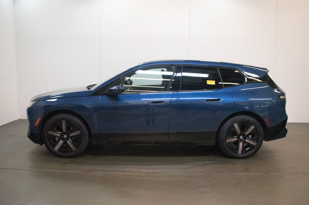 Used 2024 BMW iX xDrive50 w/ Premium Package AWD/4WD image 7