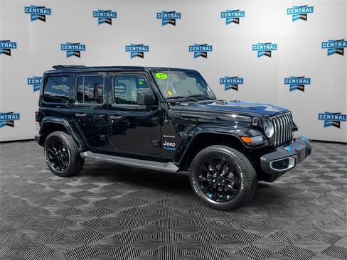 Certified 2022 Jeep Wrangler Unlimited Sahara w/ Safety Group image 8