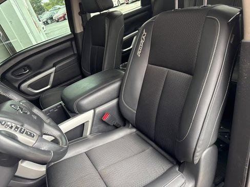 Used 2019 Nissan Titan PRO-4X image 6