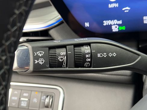 Used 2025 Buick Enclave Preferred AWD/4WD image 61