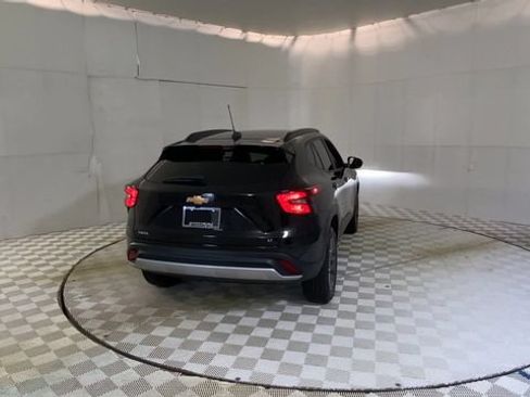 Used 2024 Chevrolet Trax LT w/ Driver Confidence Package FWD image 2