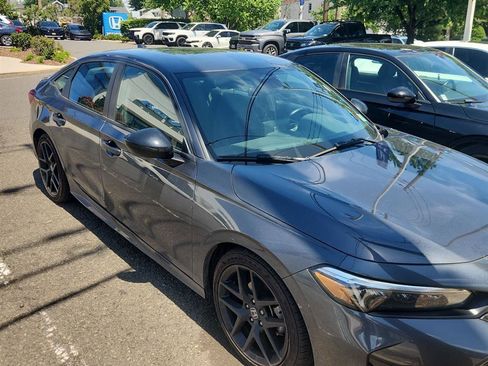 Used 2025 Honda Civic Sport image 2