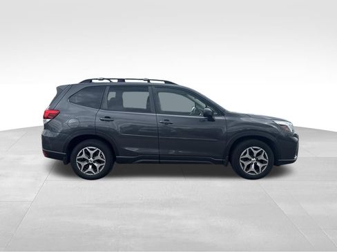 Used 2021 Subaru Forester Premium AWD/4WD image 8