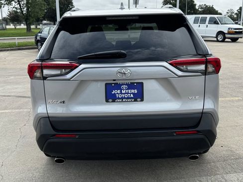 Used 2025 Toyota RAV4 XLE FWD image 8