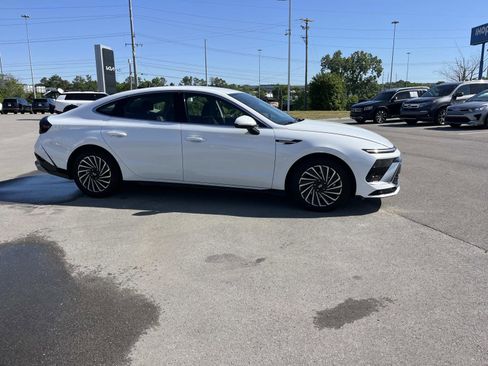 Used 2025 Hyundai Sonata SEL FWD image 2