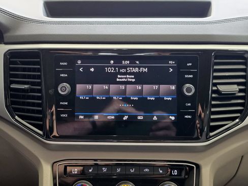Used 2023 Volkswagen Atlas SE w/ Panoramic Sunroof Package FWD image 14