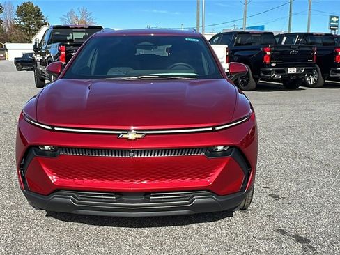 New 2026 Chevrolet Equinox EV LT image 2