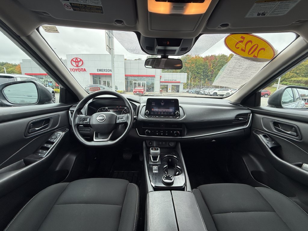 Used 2025 Nissan Rogue S AWD/4WD image 11