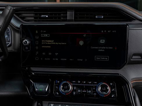 Used 2025 GMC Sierra 2500 AT4 w/ AT4 Premium Plus Package image 23