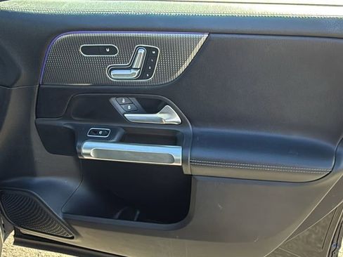 Used 2021 Mercedes-Benz GLB 250 image 35