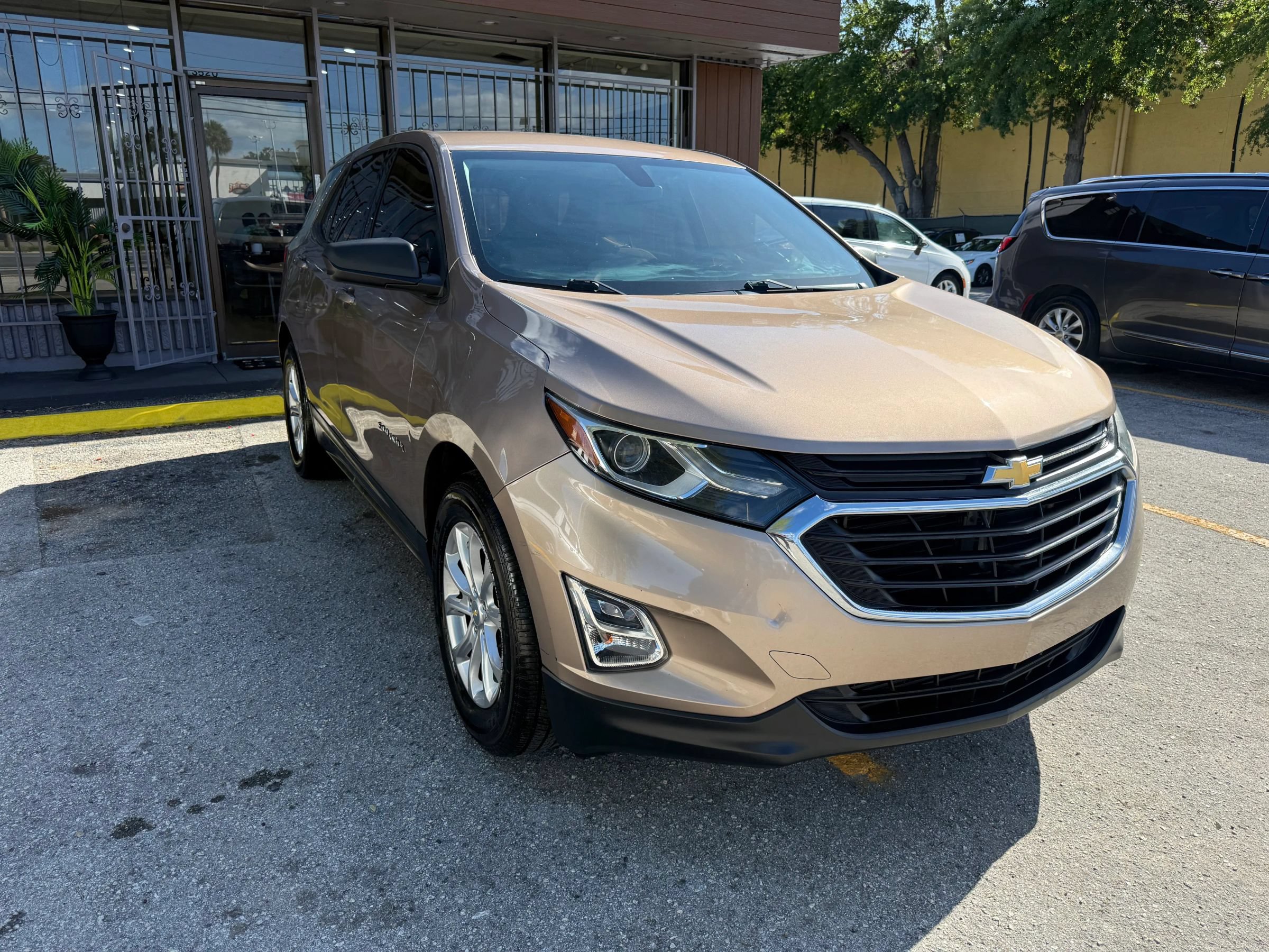 Used 2019 Chevrolet Equinox LS FWD image 3