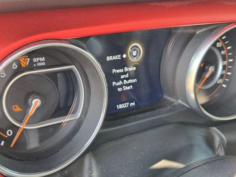 Used 2023 Jeep Gladiator Rubicon AWD/4WD image 9