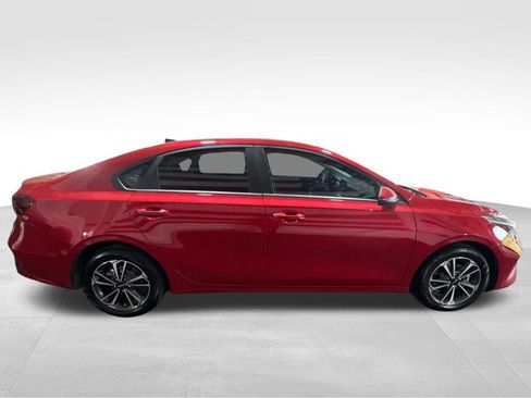 Used 2024 Kia Forte LXS w/ LXS Technology Package FWD image 4