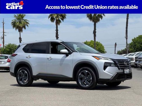 Used 2025 Nissan Rogue SV FWD image 1