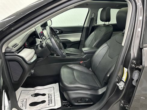 Used 2022 Jeep Compass Limited w/ Sun and Sound Group image 9