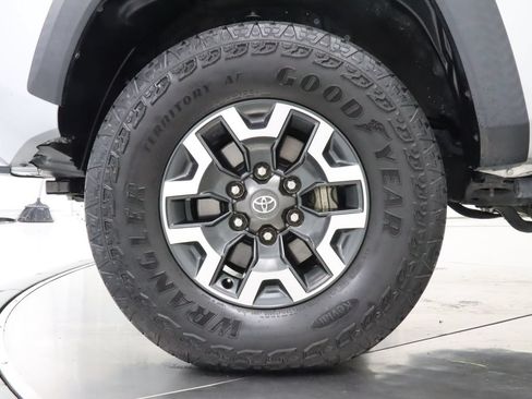 Used 2022 Toyota Tacoma TRD Off-Road AWD/4WD image 41
