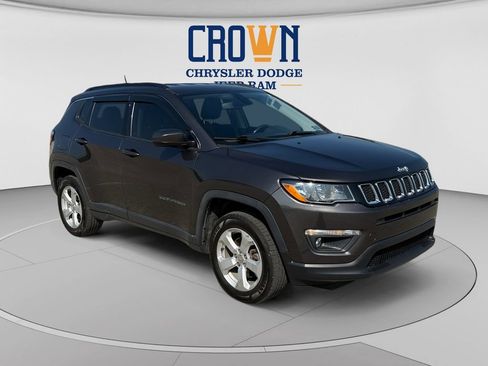 Used 2018 Jeep Compass Latitude w/ Cold Weather Group AWD/4WD image 1