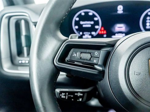 Used 2025 Porsche Cayenne image 25