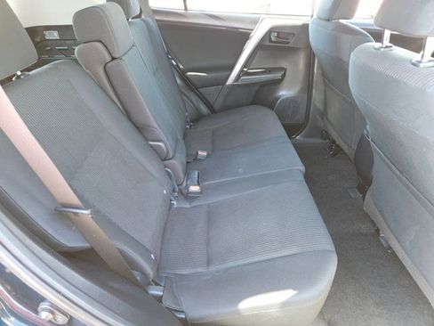 Used 2018 Toyota RAV4 LE w/ Carpet Mat Package image 24