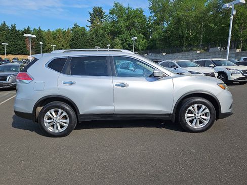 Used 2015 Nissan Rogue SV AWD/4WD image 6