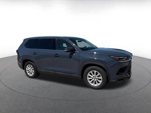 Used 2025 Toyota Grand Highlander FWD image 2
