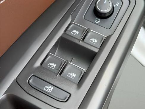 Used 2023 Volkswagen Atlas SEL Premium image 14