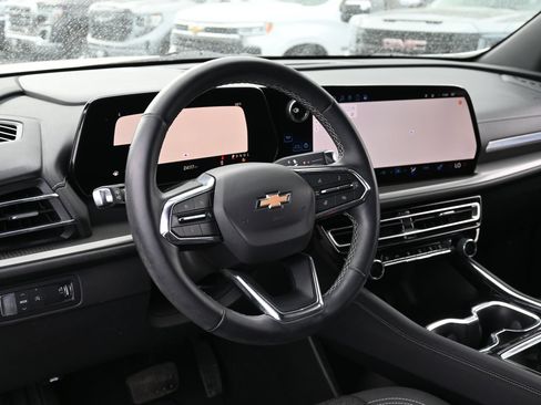 Used 2024 Chevrolet Traverse LS FWD image 17