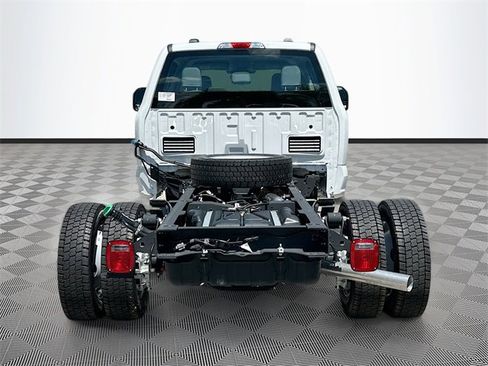 New 2025 Ford F550 4x4 Crew Cab image 5