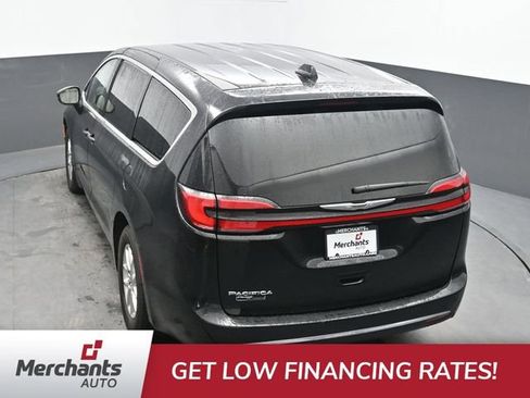 Used 2025 Chrysler Pacifica Select FWD image 38
