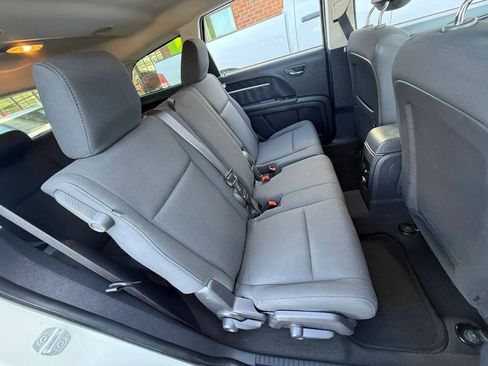 Used 2010 Dodge Journey SXT w/ Flexible Seating Group FWD image 16