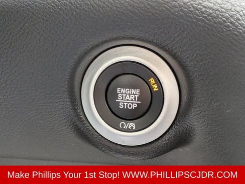 Certified 2025 Chrysler Pacifica Select FWD image 27