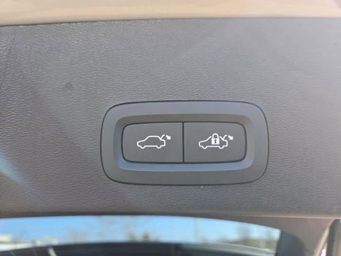 Used 2023 Volvo XC40 B5 Plus w/ Driver Assist Package image 7