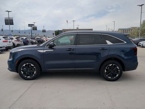 Certified 2024 Kia Sorento S w/ Panoramic Sunroof Package AWD/4WD image 2