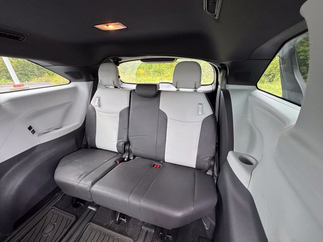Used 2023 Toyota Sienna XSE w/ XSE Plus Package FWD image 19